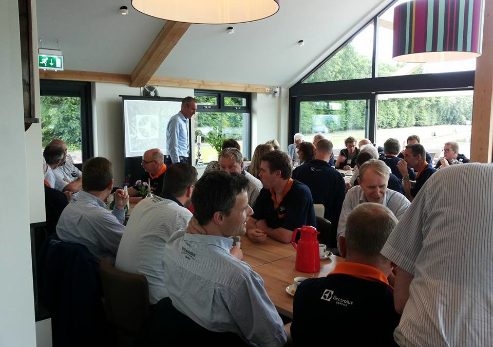 Dagje Electrolux met ontvangst, vergadering, roofvogelshow, BBQ buffet
