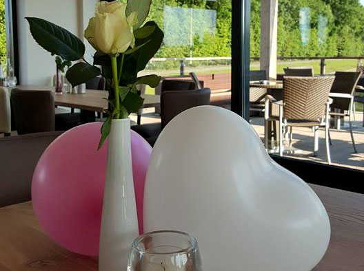 Lovely day for a wedding! Vanavond bruiloft van Geertrui en Mark